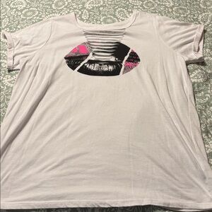 NWOT Torrid Destructed Slim Fit T-Shirt Size 2 (18/20)